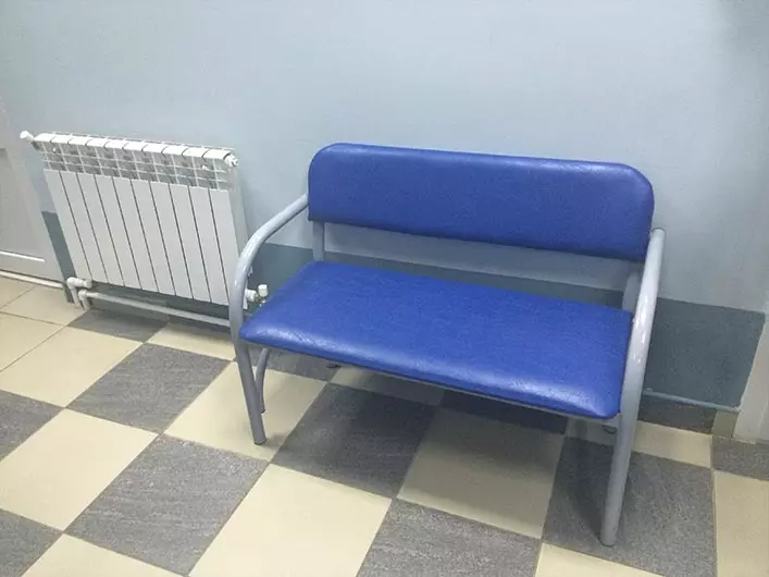 Аптечная банкетка со спинкой